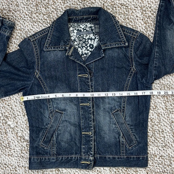 LIZ CLAIBORNE DENIM JEAN SCALLOPED JACKET SIZE SMALL - Picture 10 of 12